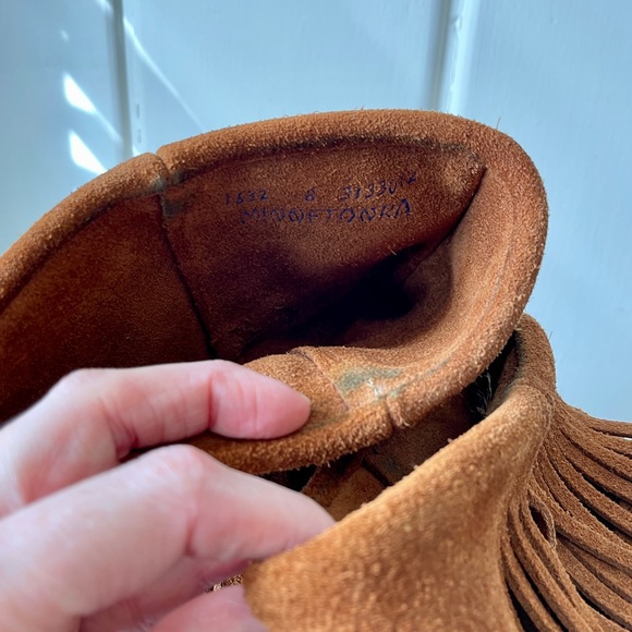 Best seller!! Minnetonka 3 layer fringe boots 8 W - Picture 6 of 6